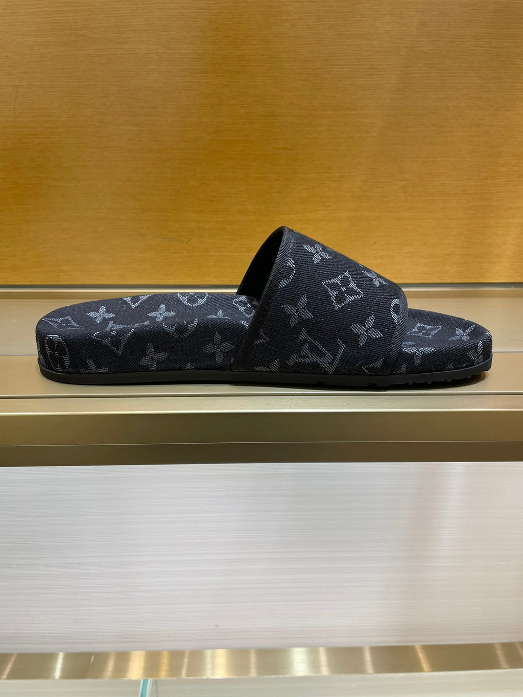 Louis Vuitton Men Slides