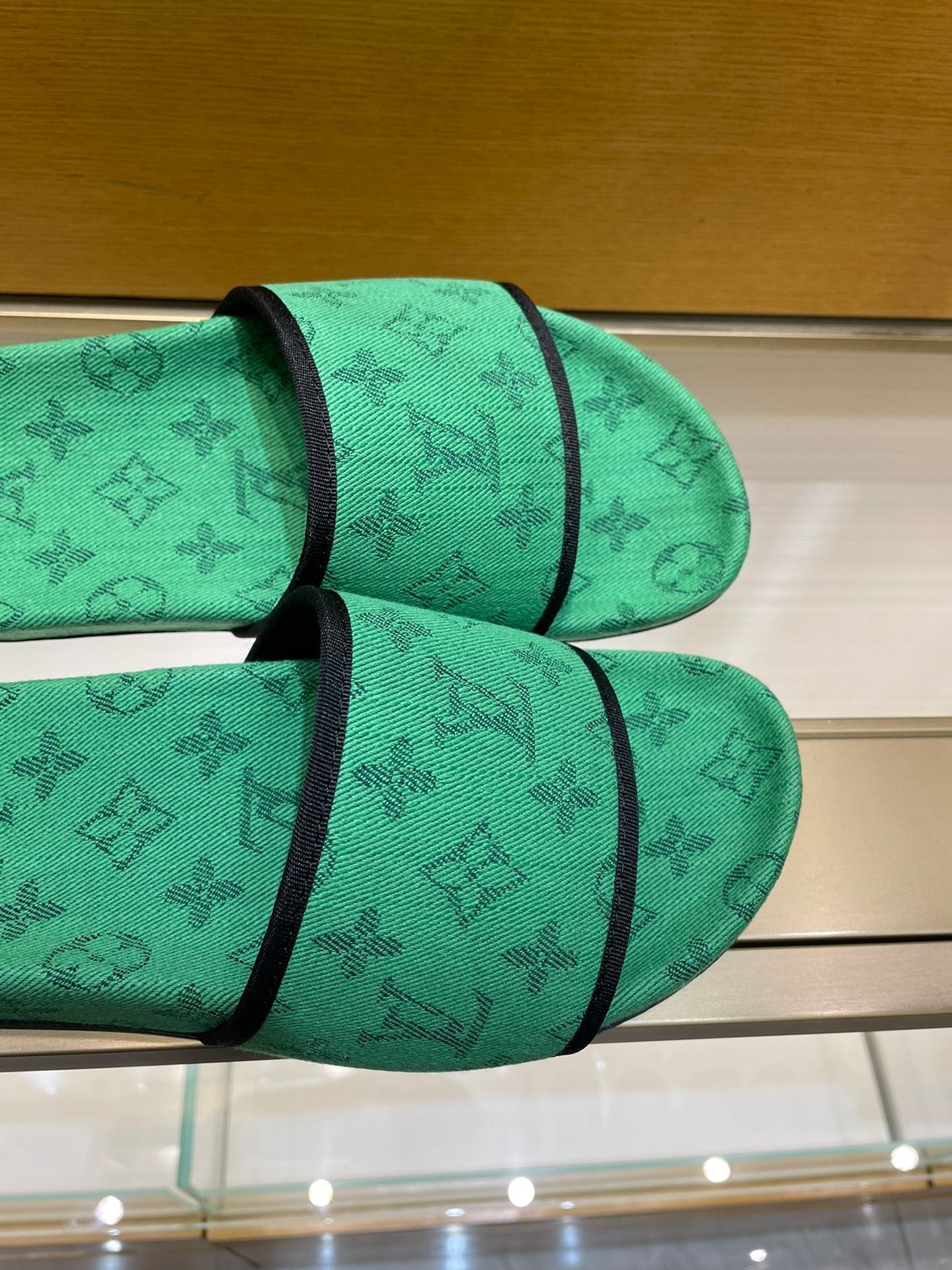 Louis Vuitton Men Slides